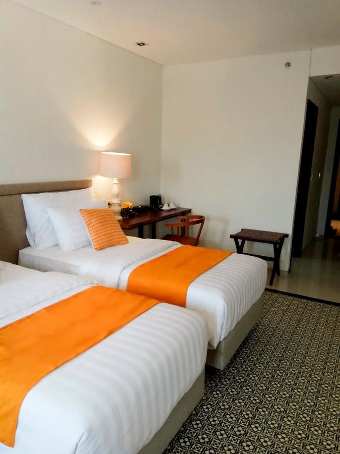 M Hotel Sorong Buitenkant foto