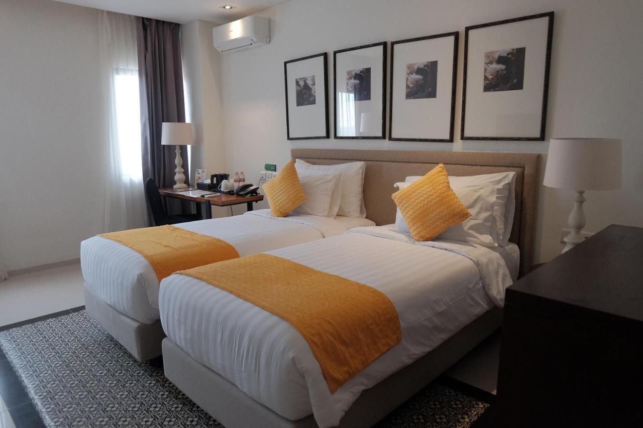 M Hotel Sorong Buitenkant foto