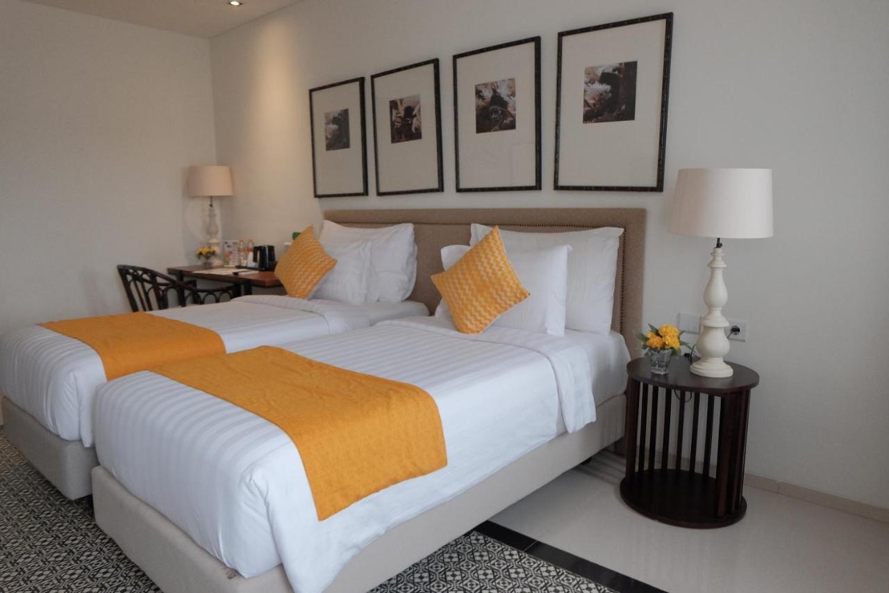 M Hotel Sorong Buitenkant foto
