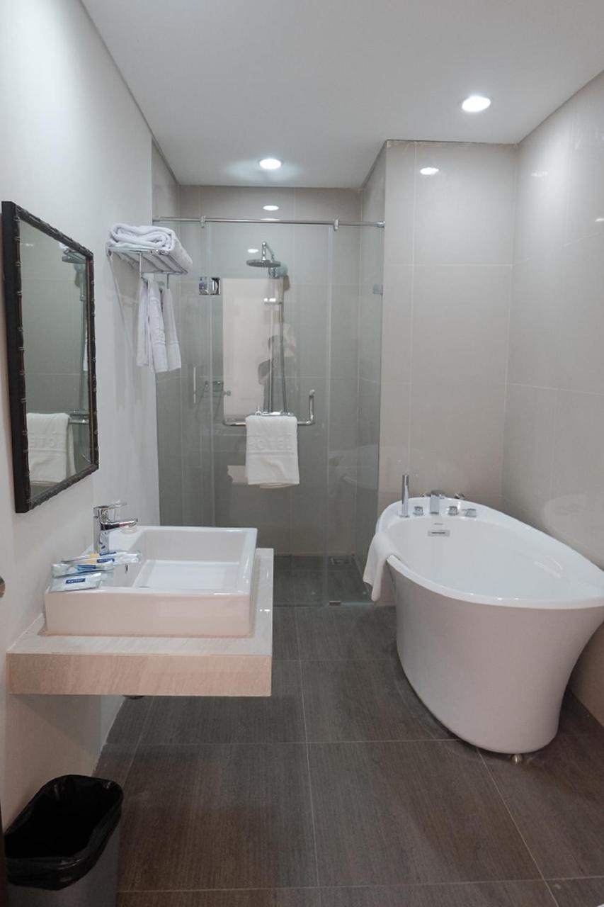 M Hotel Sorong Buitenkant foto