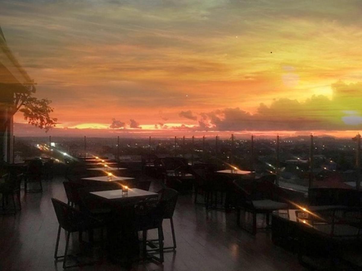 M Hotel Sorong Buitenkant foto